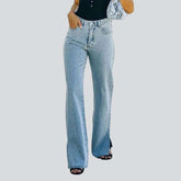 Jeans mit weitem Bein und Schlitz